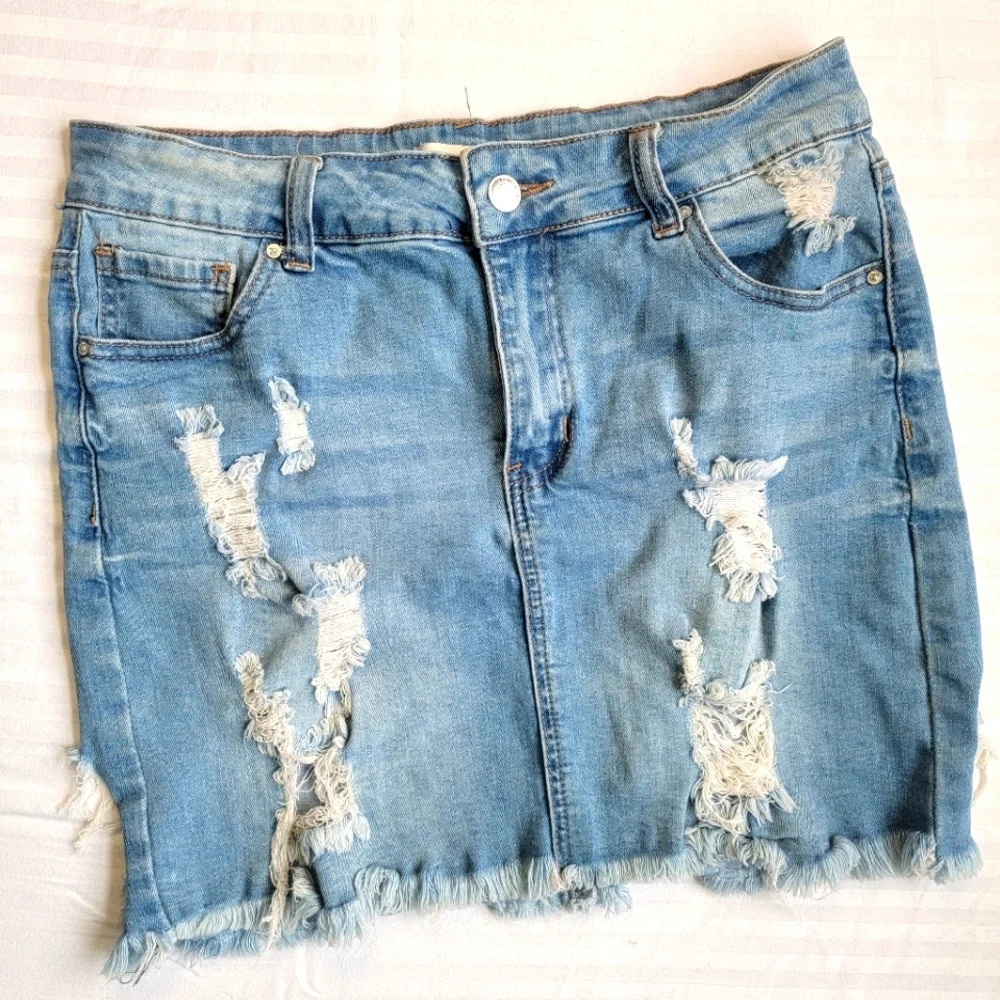 Forever 21 Factory Distressed Denim Mini Skirt Women's 30